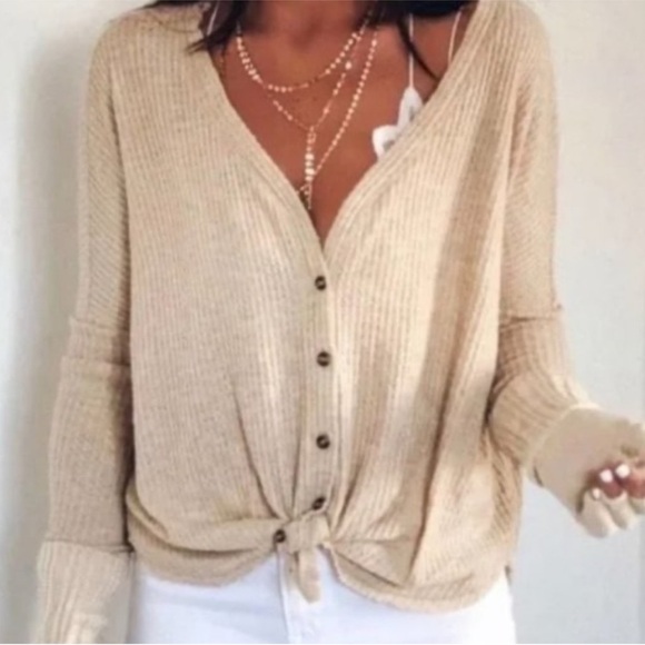 Urban outfitters tie knot waffle knit blouse V neck with tortoise buttons. - Picture 2 of 12